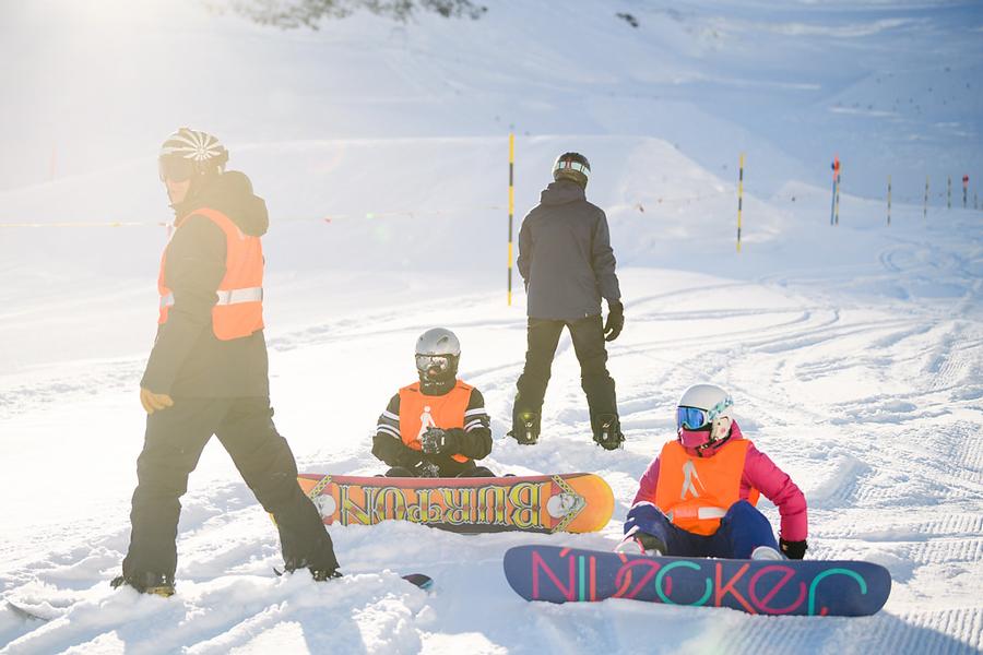 Bewegung durch Wintersport und neue Freunde - Spass im Kinderwintercamp von Blindspot